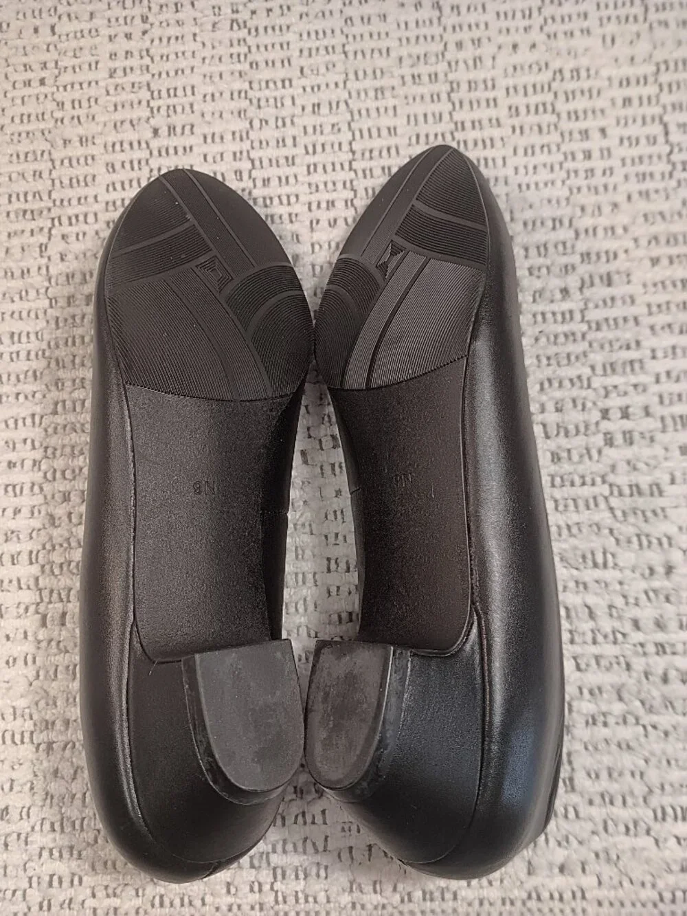 Array women's black leather upper block heel kitten heel pumps sz 9 N